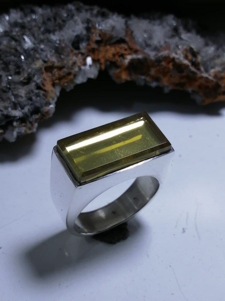 انگشتر حرز امام جواد (ع) با نگین کوارتز لیمویی انگشتر حرز امام جواد (ع) با نگین کوارتز لیمویی