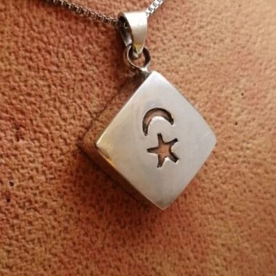 مدال حرز چهارگوش ستاره و ماه استاد پرچمی (پدر)